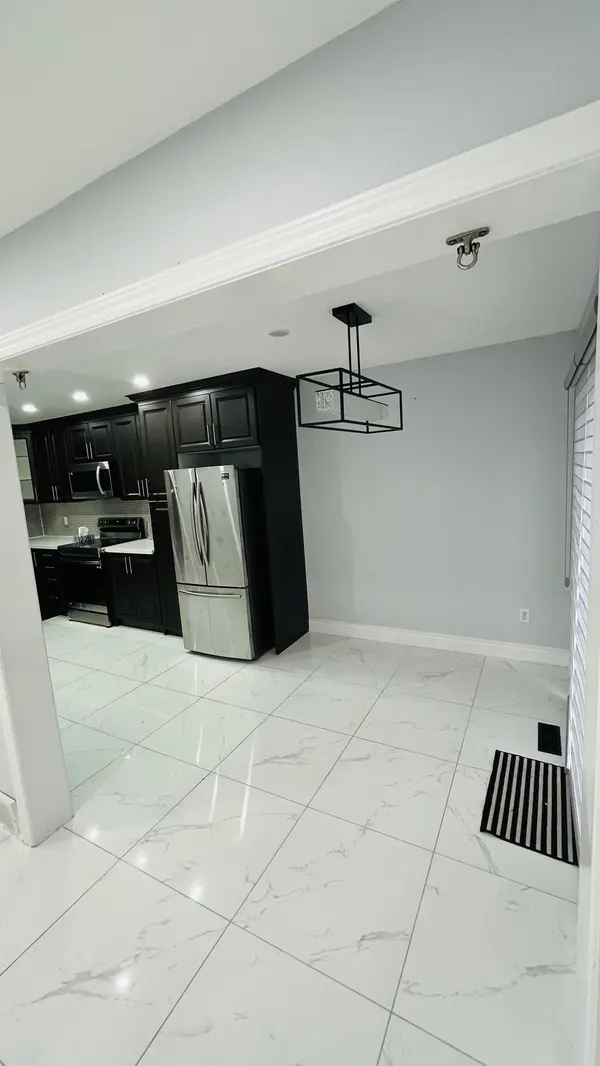 London South, ON N5Z 5B4,803 Deveron CRES