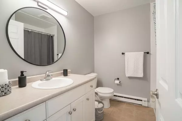 Norwich, ON N0J 1P0,10 Dufferin ST #4