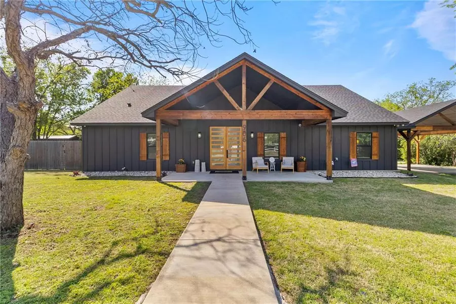 906 S 3rd Street, Valley Mills, TX 76689