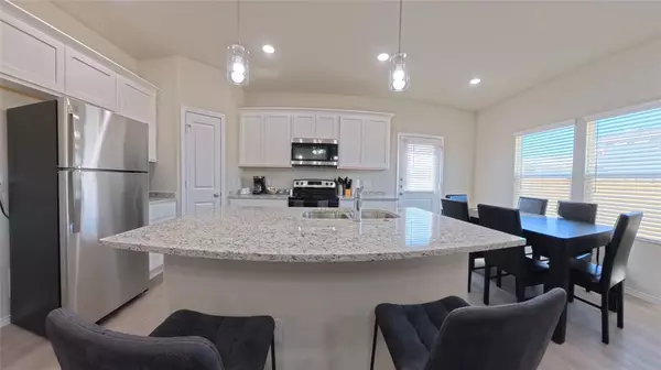 Burleson, TX 76028,3501 E Renfro Street #401