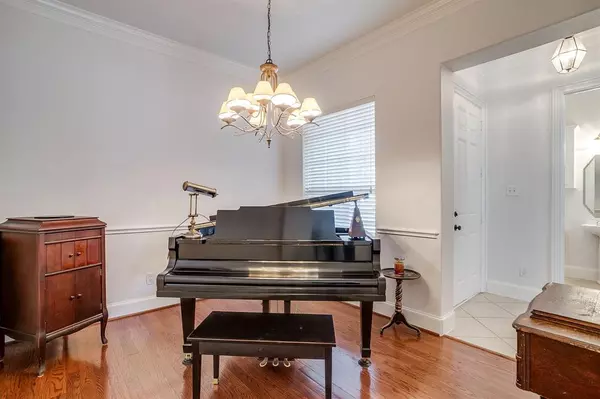 Irving, TX 75063,8216 Dogwood Lane