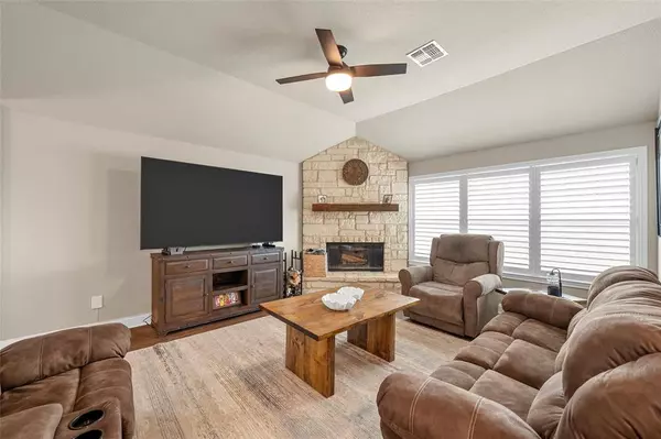 Mcgregor, TX 76657,916 Cumberland Street