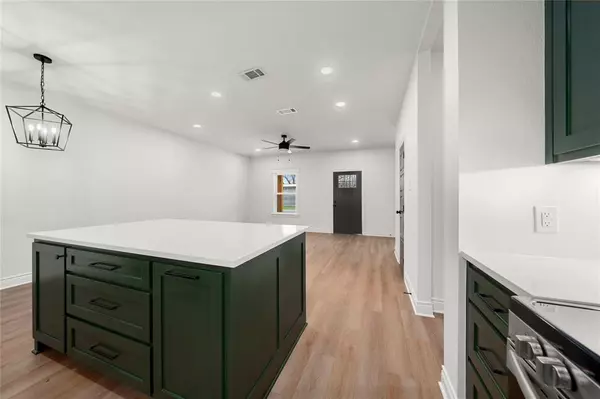 Valley Mills, TX 76689,307 Live Oak Trail