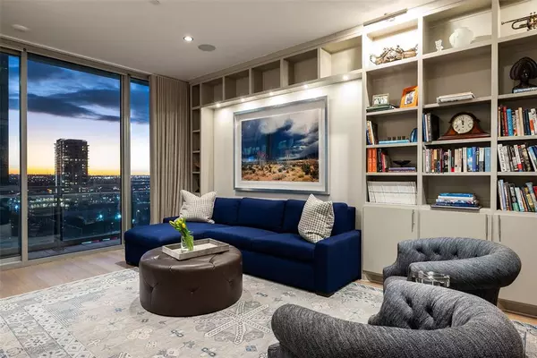 Dallas, TX 75201,2900 Mckinnon Street #1103