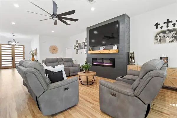 Valley Mills, TX 76689,906 S 3rd Street