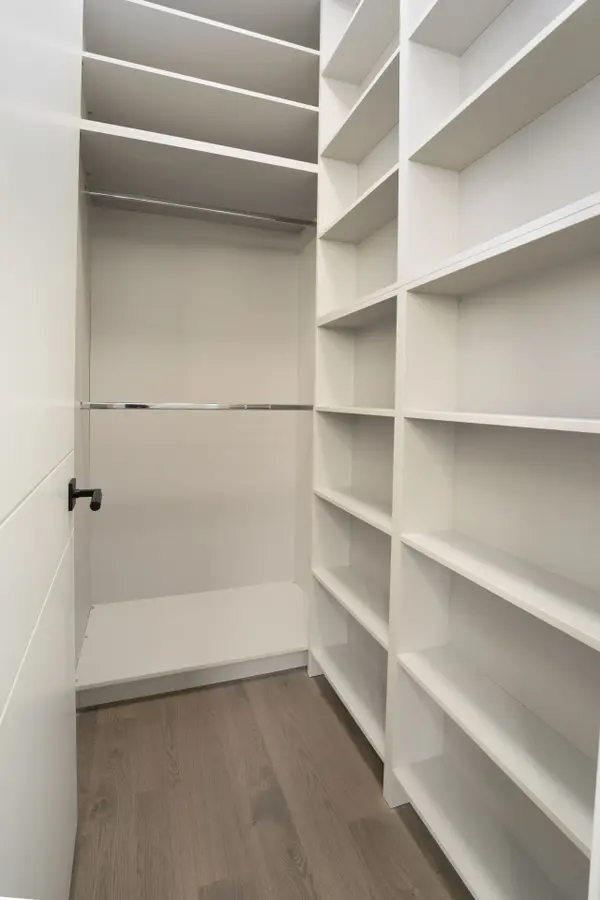 Toronto C03, ON M4V 1W7,215 Lonsdale RD #1505