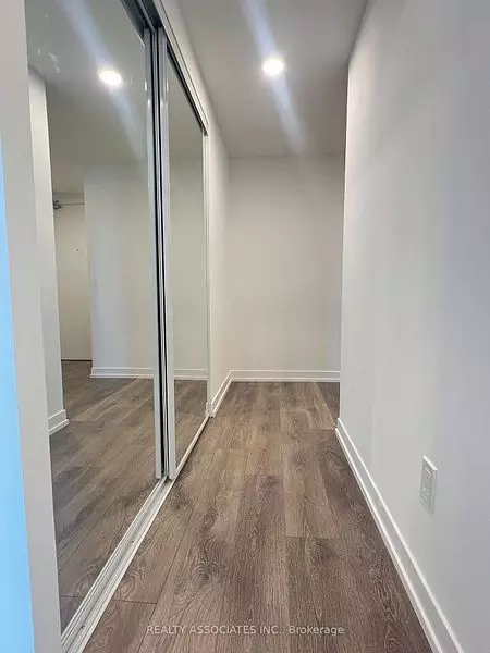 Toronto C08, ON M5B 0C5,82 Dalhousie ST #3902