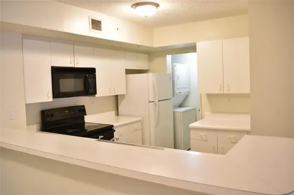 Davie, FL 33328,2600 S University Dr #111