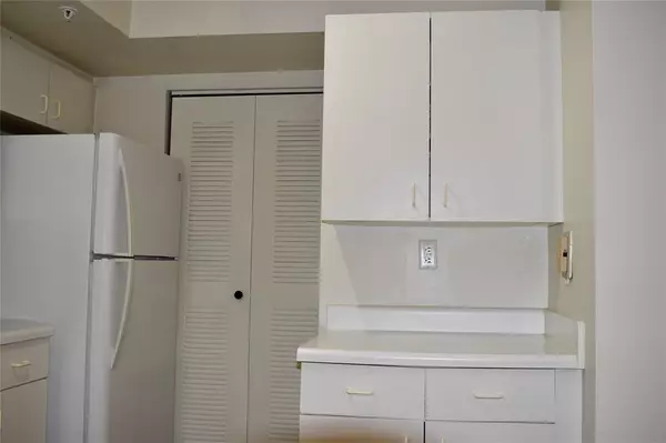 Davie, FL 33328,2600 S University Dr #111