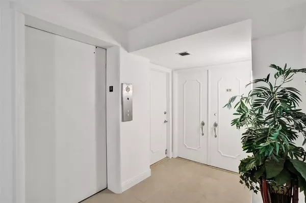 Fort Lauderdale, FL 33308,4280 Galt Ocean Dr #8N