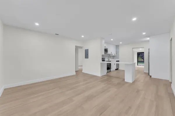 Oakland Park, FL 33334,1398 NE 37th St