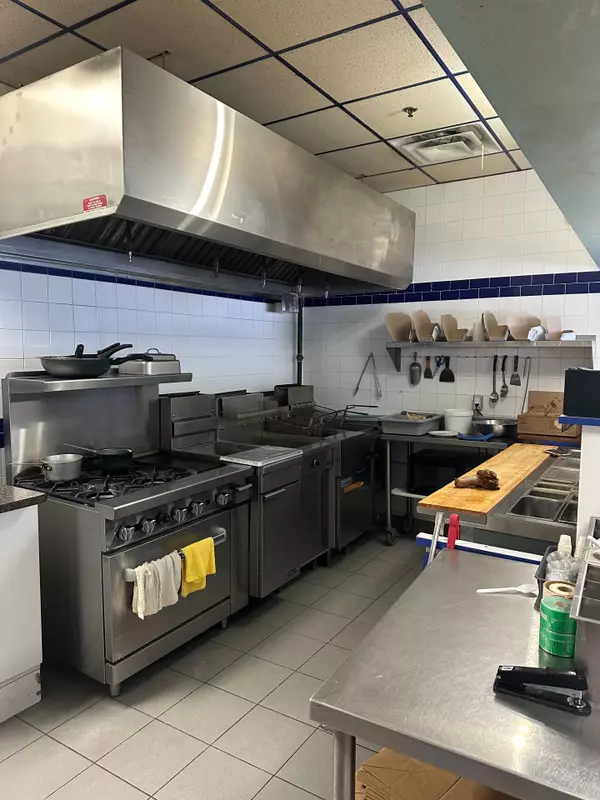 Aurora, ON L4G 1H5,14 Wellington ST E #2