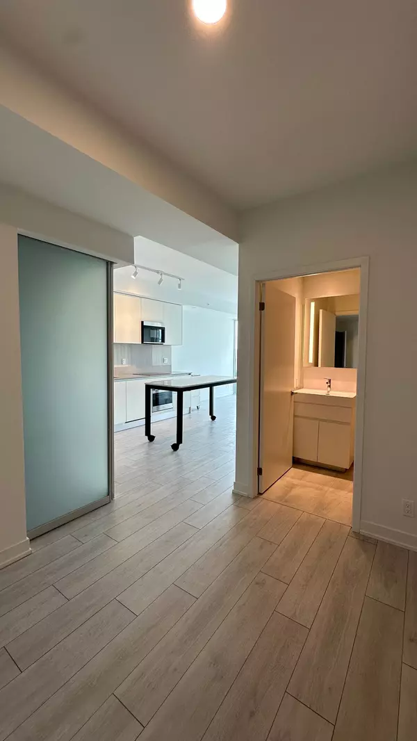 Barrie, ON L4N 1S9,39 Mary ST #1201