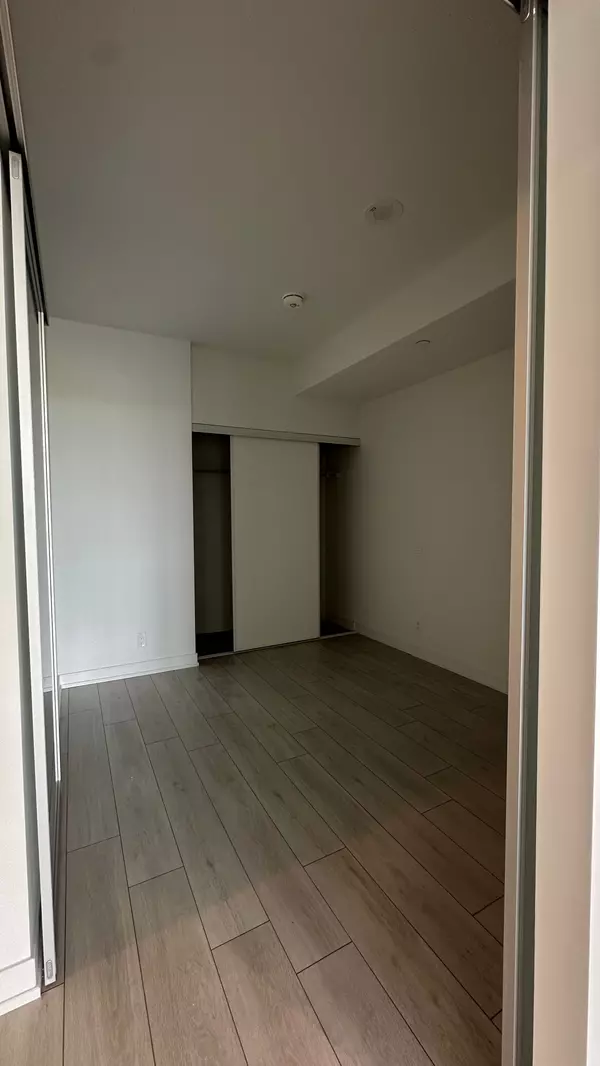 Barrie, ON L4N 1S9,39 Mary ST #1201