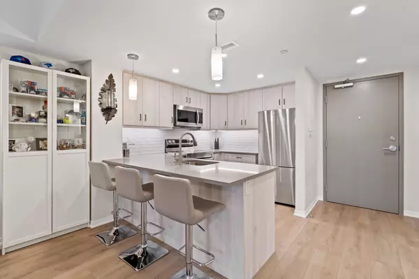 Lincoln, ON L0R 2C0,3998 Victoria AVE #105