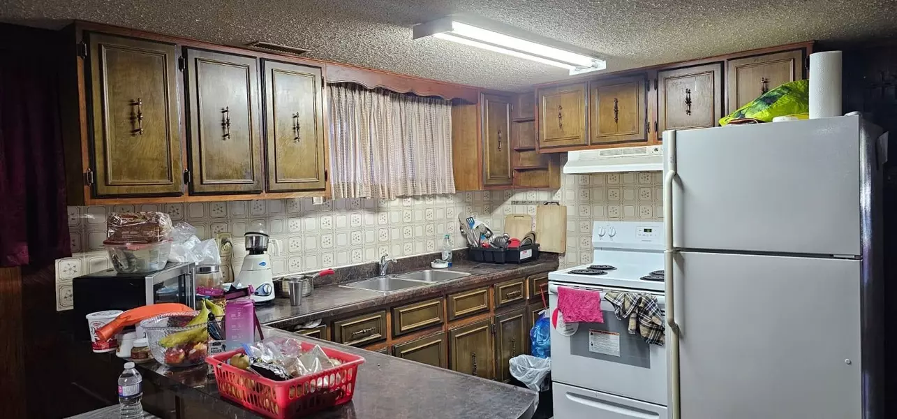 7324 Reindeer DR, Mississauga, ON L4T 2M8