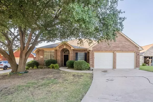 2307 Richmond Circle,  Mansfield,  TX 76063