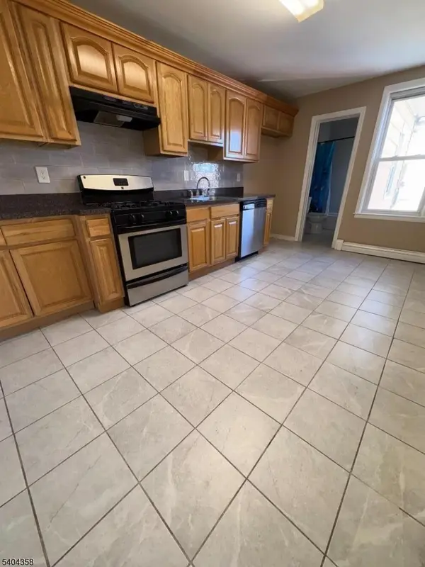 Clifton City, NJ 07011,16 Lincoln Pl