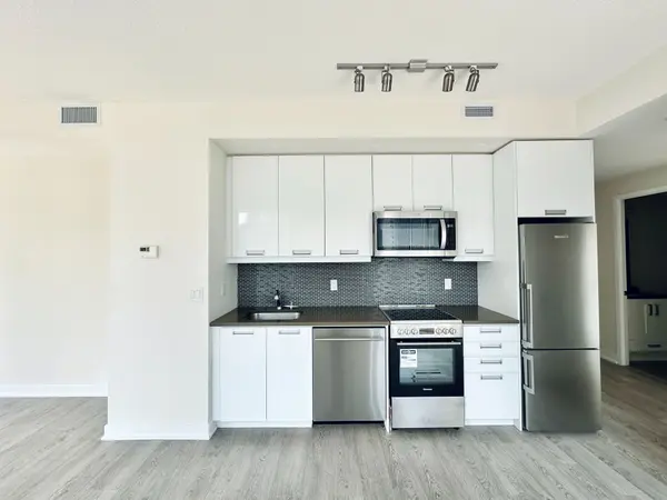 Toronto C01, ON M5V 0S6,99 John ST #2001