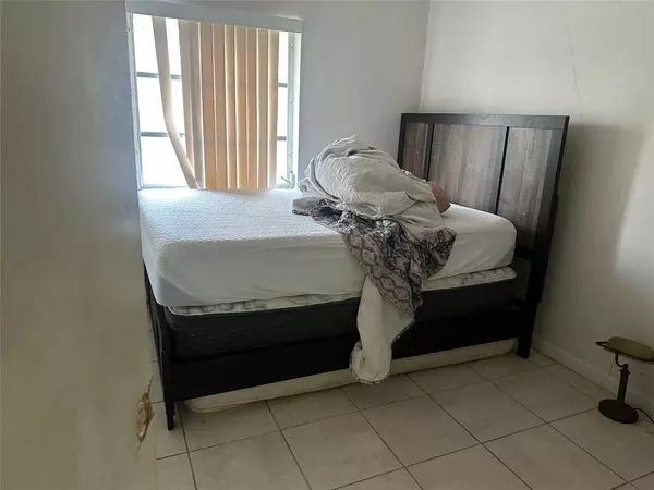 Lauderhill, FL 33319,3976 Inverrary Dr #C4