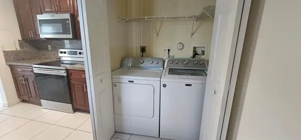 Hollywood, FL 33021,5580 Plunkett street