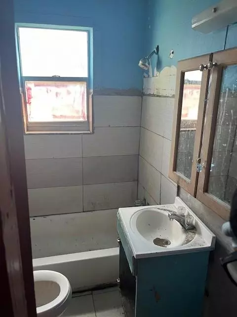 Miami, FL 33142,2956 NW 49th St