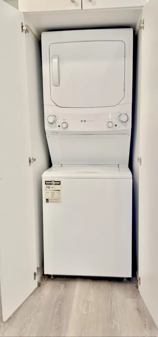 Newmarket, ON L3Y 4R7,61 Parkside DR #A