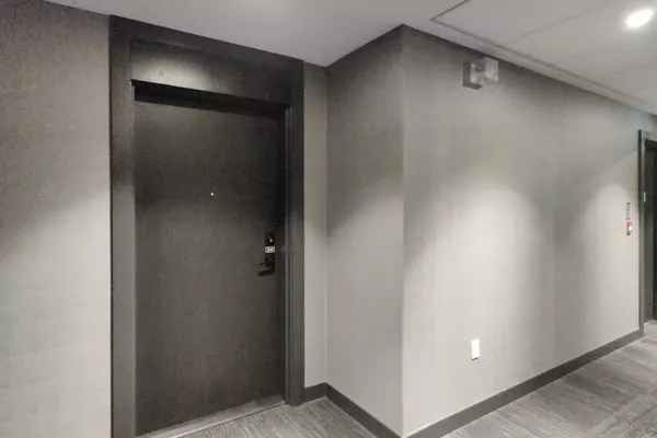 Oakville, ON L6H 0W6,210 Sabina DR #214