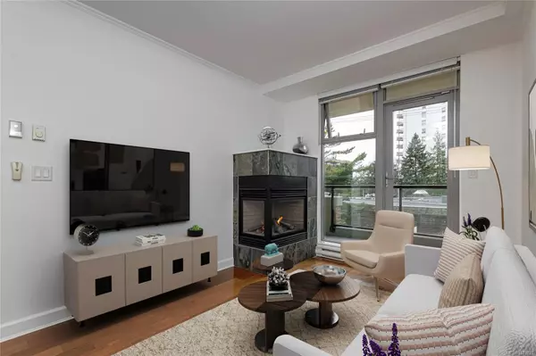 Victoria, BC V8V 2G6,225 Menzies St #307