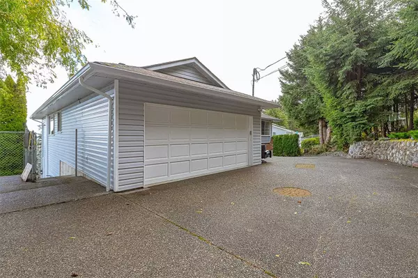 Nanaimo, BC V9R 5X3,1089 College Dr
