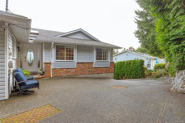 Nanaimo, BC V9R 5X3,1089 College Dr