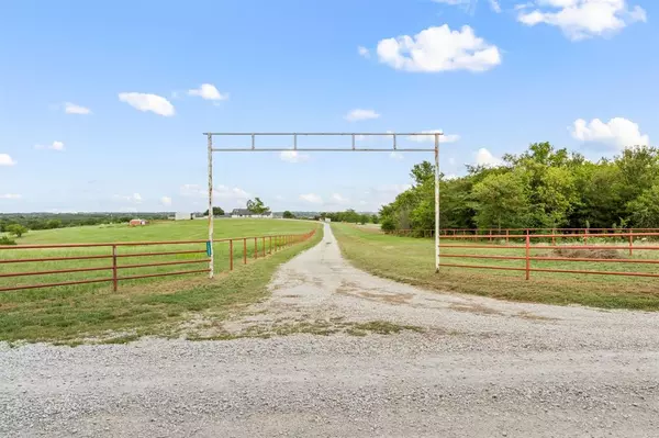 Sanger, TX 76266,10902 Clear Creek Road W