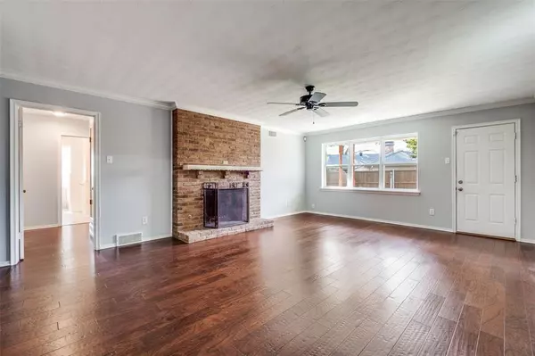 Dallas, TX 75238,10430 Vistadale Drive