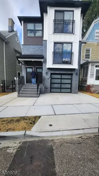 72 Hamilton St, East Orange City, NJ 07017