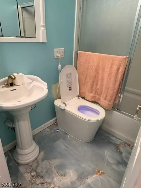 Moonachie Boro, NJ 07074,21 Helen