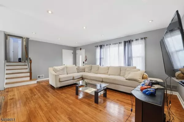 Roselle Boro, NJ 07203,448 Cristiani St