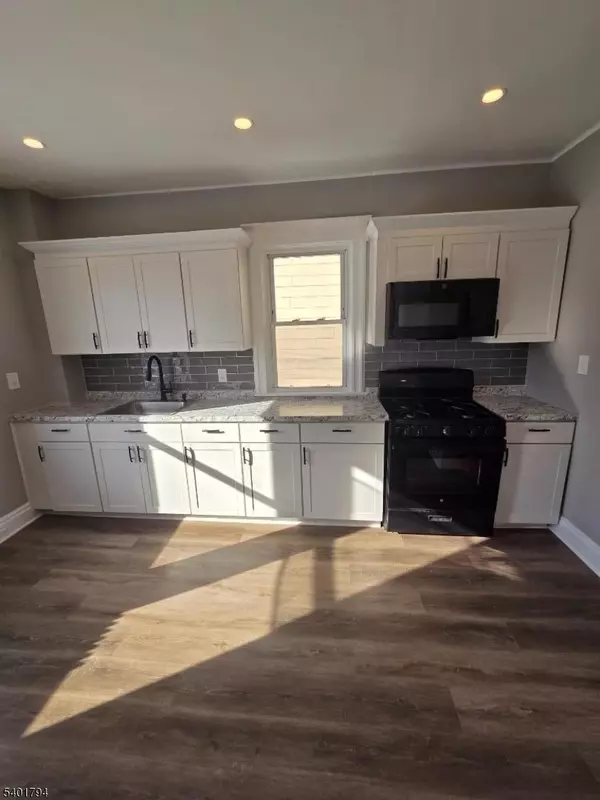 East Orange City, NJ 07018,47 Edgar St #2