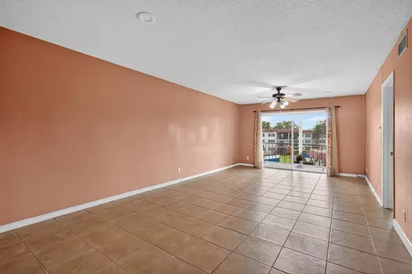 Pembroke Pines, FL 33025,9410 N Hollybrook Lake Dr #303