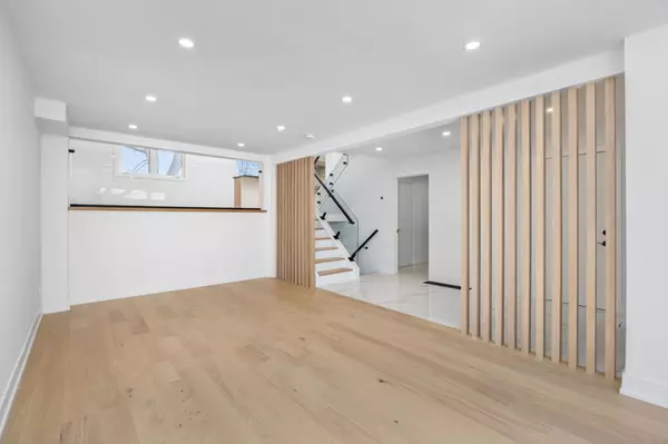 Newmarket, ON L3Y 5W7,124 Kingston RD