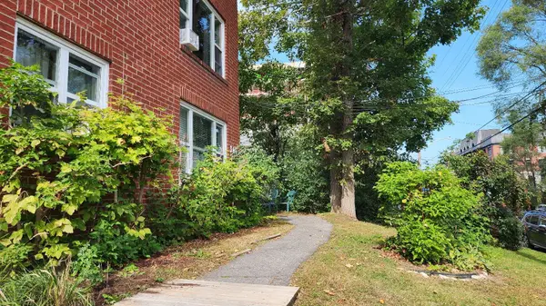 Westboro - Hampton Park, ON K1Z 5H4,346 WINONA AVE #4