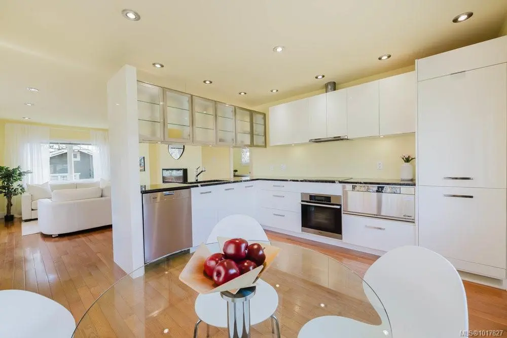 Victoria, BC V8S 2B7,1865 Quamichan St