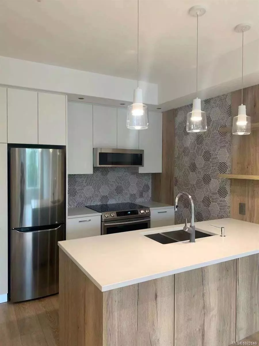 Saanich, BC V8T 3V4,1588 North Dairy Rd #206