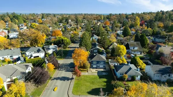 Victoria, BC V8S 2B7,1865 Quamichan St