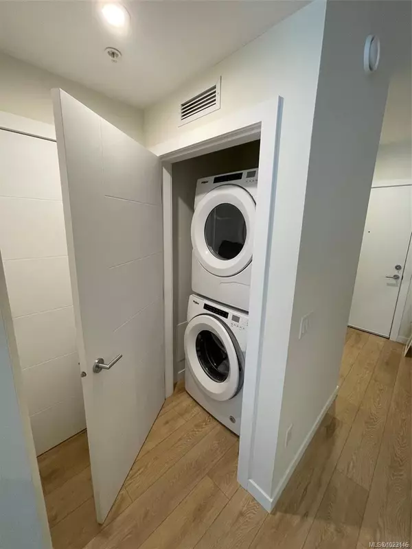 Saanich, BC V8T 3V4,1588 North Dairy Rd #206