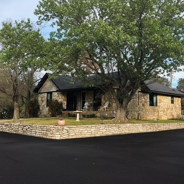 208 W 7th Street W, Weatherford, TX 76086