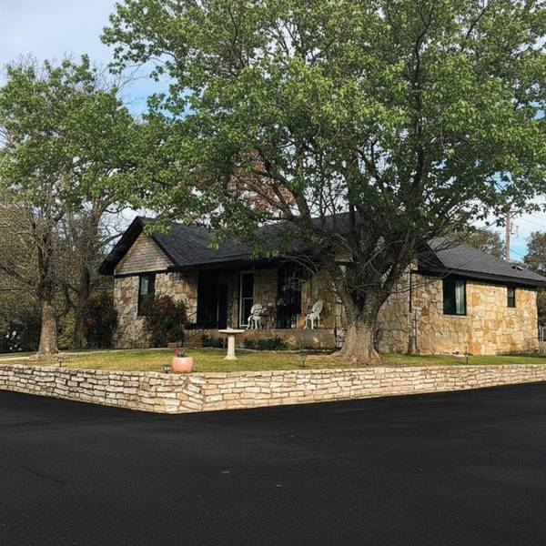 208 W 7th Street W, Weatherford, TX 76086