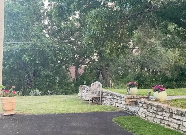 Weatherford, TX 76086,208 W 7th Street W