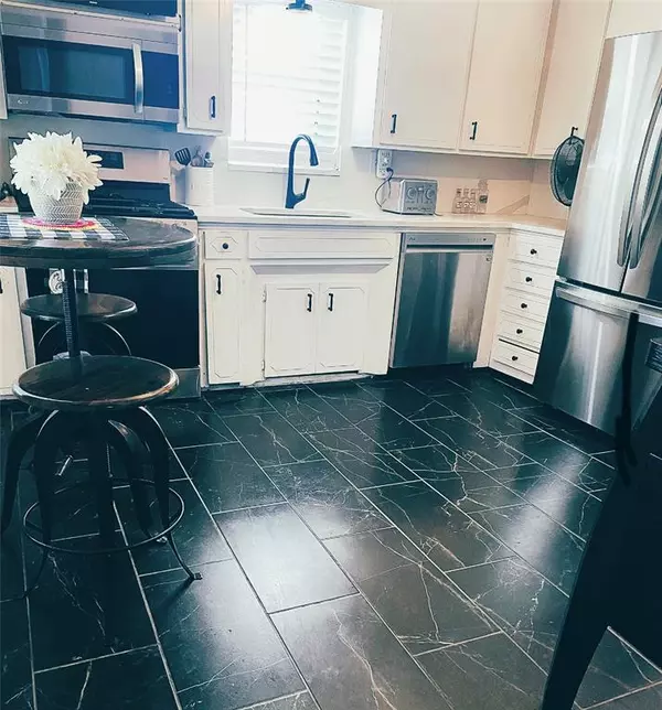 Weatherford, TX 76086,208 W 7th Street W