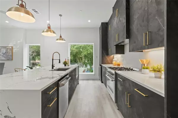 Dallas, TX 75208,935 W 12th Street #101