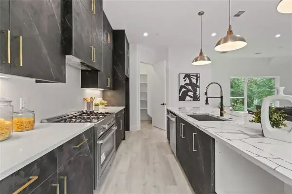 Dallas, TX 75208,935 W 12th Street #101